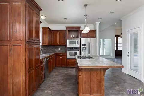 34059 Spring Lake Dr, Walker, LA 70785 photo 5