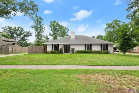 945 Oak Hills Pkwy, Baton Rouge, LA 70810