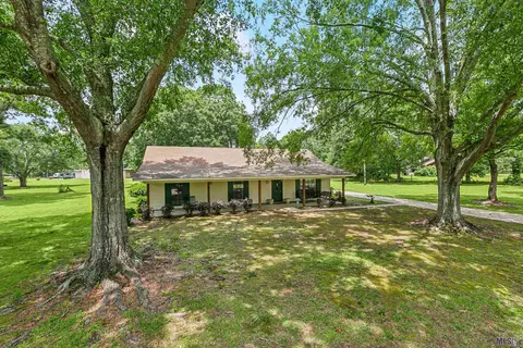 8851 Waters Edge Ave, Baker, LA 70714