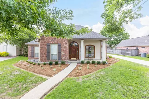 5018 Autumn Brook Dr, Baton Rouge, LA 70817