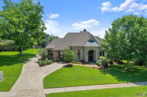 17827 Pecan Shadows Dr, Baton Rouge, LA 70810