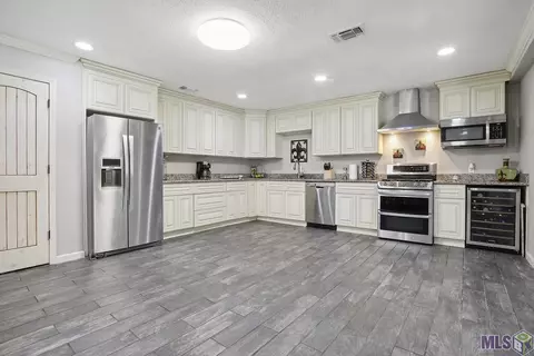 10732 Carmel Dr, Baton Rouge, LA 70818