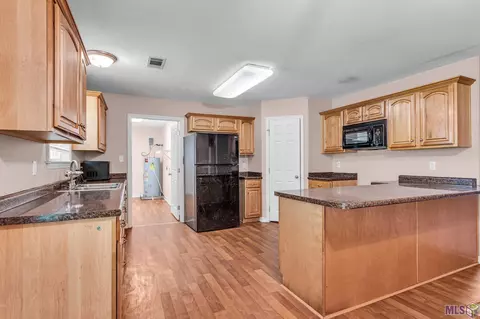 29399 Claiborne St, Springfield, LA 70462 photo 8