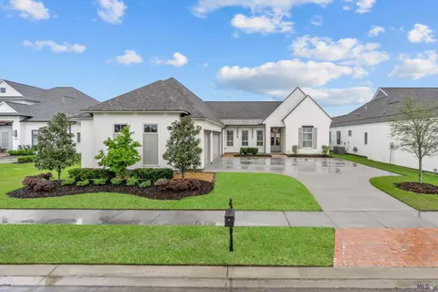 13637 Brook Point Dr, Baton Rouge, LA 70810
