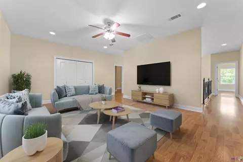 Living - 33050 Duff Rd, Walker, LA 70785 photo 3 of 3