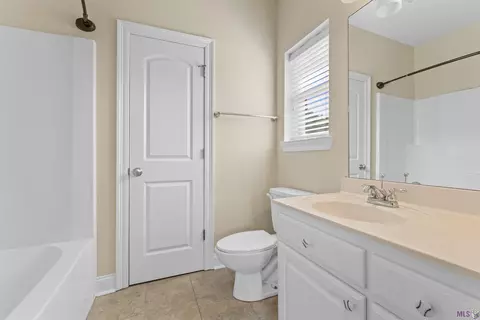 Bath - 33050 Duff Rd, Walker, LA 70785 photo 3 of 4