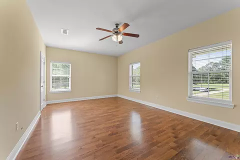 Bedroom - 33050 Duff Rd, Walker, LA 70785 photo 2 of 4