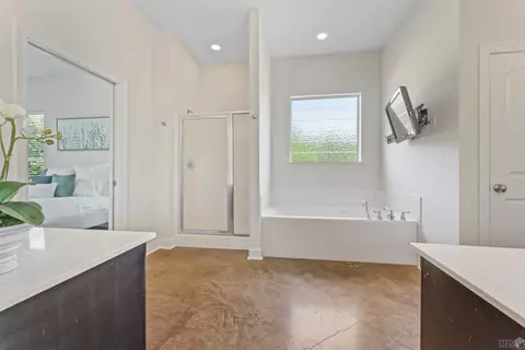 Bath - 33050 Duff Rd, Walker, LA 70785 photo 2 of 4