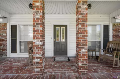 20416 Camille Dr, Springfield, LA 70462 photo 2