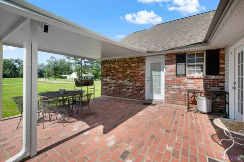 20416 Camille Dr, Springfield, LA 70462 photo 3