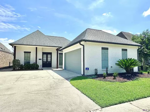 8131 Seville Ct, Baton Rouge, LA 70820