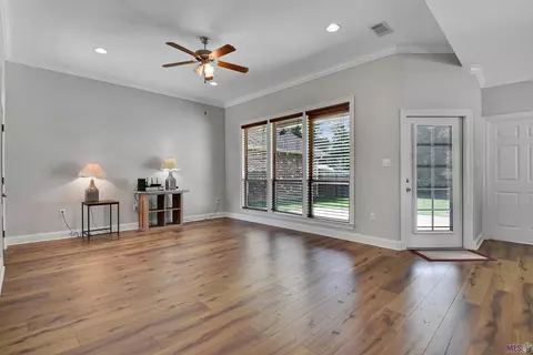 20152 Gardens Ct, Walker, LA 70785