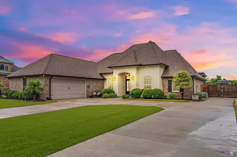 6001 Waterford Ln, Sorrento, LA 70778