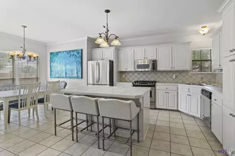 18024 Manning Dr, Prairieville, LA 70769