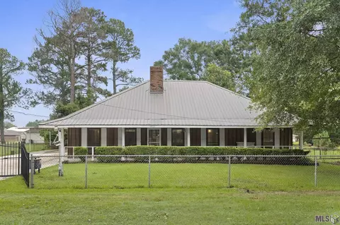 4833 St Louis St, Zachary, LA 70791