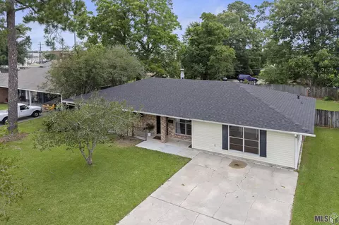 1104 E Grace St, Gonzales, LA 70737
