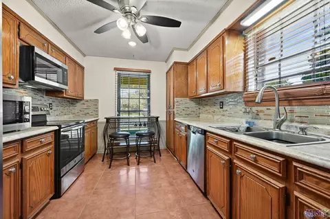 701 Sandra Dr, Baker, LA 70714