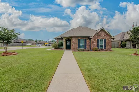 9200 Yellowfin Dr, Denham Springs, LA 70726