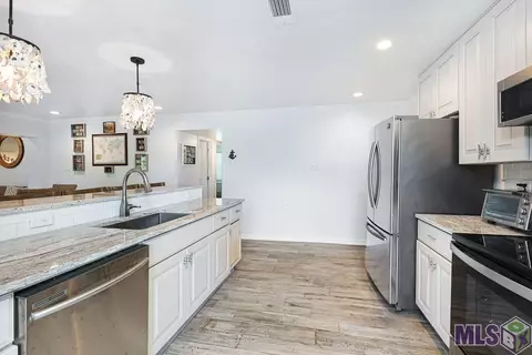 Kitchen - 31558 Judith Dr, Springfield, LA 70462 photo 2 of 3
