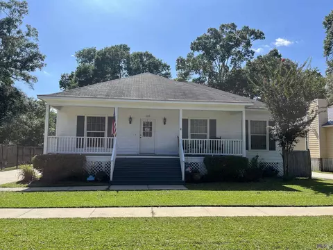 3329 Tupelo St, Zachary, LA 70791