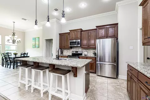39063 Old Tree Dr, Prairieville, LA 70769