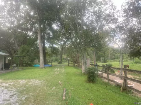 Exterior - 15151 Plank Rd, Baker, LA 70714 photo 6 of 12