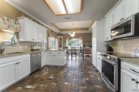 13070 N Ridge Dr, Walker, LA 70785 photo 5
