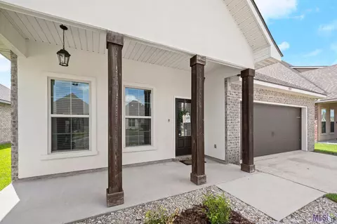 935 Gentle Wind Dr, Baton Rouge, LA 70820