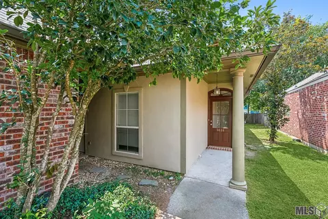 5634 Ducros Dr, Baton Rouge, LA 70820