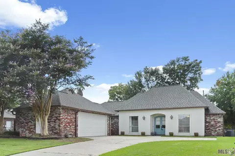 13085 Oak Knoll Dr, Geismar, LA 70734