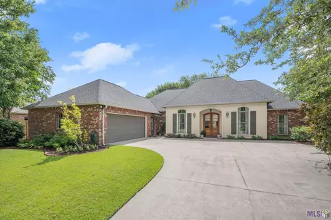 221 Willow Oak Dr, Brusly, LA 70719