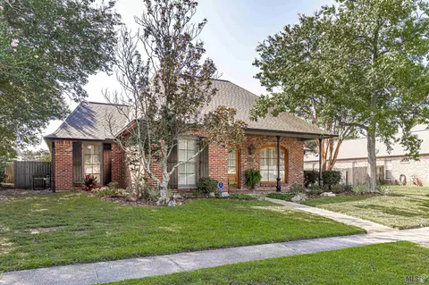 1602 Notting Hill Dr, Baton Rouge, LA 70810
