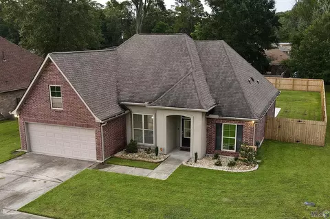5014 Fox Hunt Dr, Zachary, LA 70791