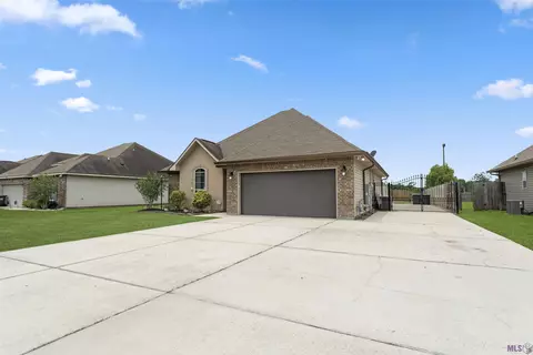 16247 Old Samuel Dr, Prairieville, LA 70769