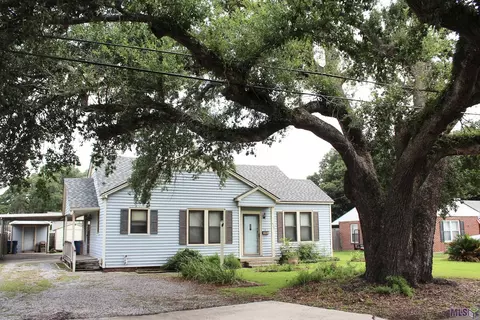 434 Avenue E, Port Allen, LA 70767