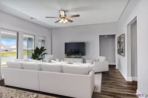 Living - 14661 Carroll Ave, Walker, LA 70785 photo 1 of 2