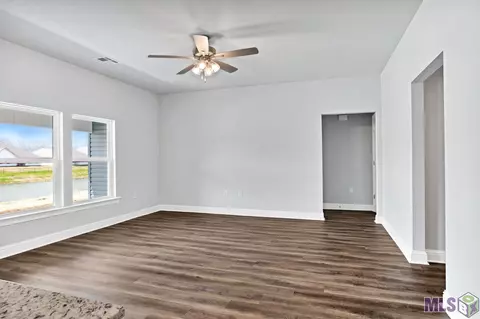 Living - 14661 Carroll Ave, Walker, LA 70785 photo 2 of 2