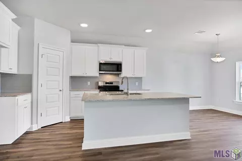Kitchen - 14661 Carroll Ave, Walker, LA 70785 photo 2 of 2