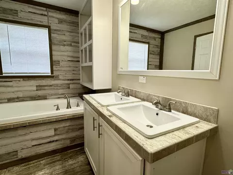462 Frederick Dr, Thibodaux, LA 70301 photo 2