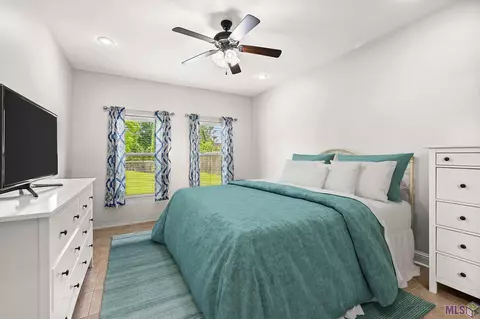 9420 Falling Oak Dr, Baton Rouge, LA 70817