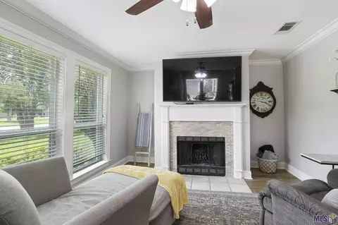 915 Kathryn St, Denham Springs, LA 70726