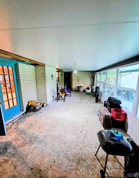 30600 Schroeder Rd, Springfield, LA 70462 photo 12