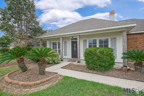 32802 Twain Dr, Denham Springs, LA 70706