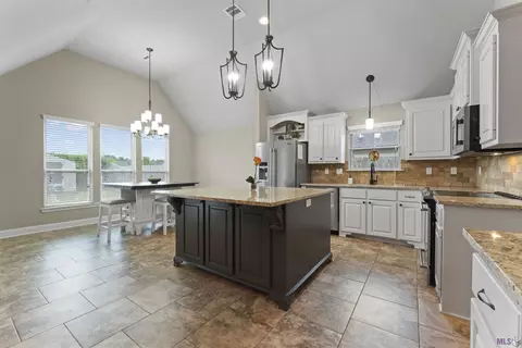 15008 Canyon Hill Dr, Walker, LA 70785