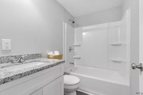 Bath - 18125 River Bend Rd, Maurepas, LA 70449 photo 1 of 1