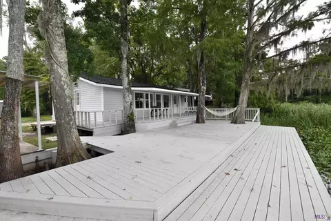 Exterior - 18125 River Bend Rd, Maurepas, LA 70449 photo 2 of 4