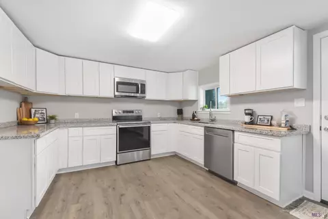 Kitchen - 18125 River Bend Rd, Maurepas, LA 70449 photo 1 of 1