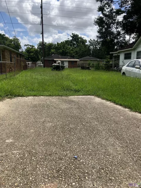 1056 Columbus Dunn Dr, Baton Rouge, LA 70802