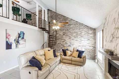 8817 Pecan Tree Dr, Baton Rouge, LA 70810