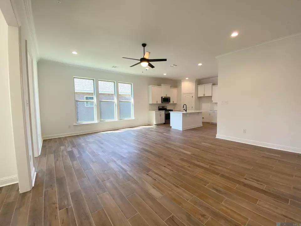  9841 Richford Dr, Denham Springs, LA 70726 photo 2